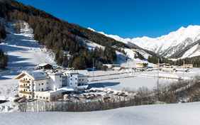 Blick auf das Pflerschtal (das Hotel Alpin vorn im Bild) - Foto: Helmuth Rier